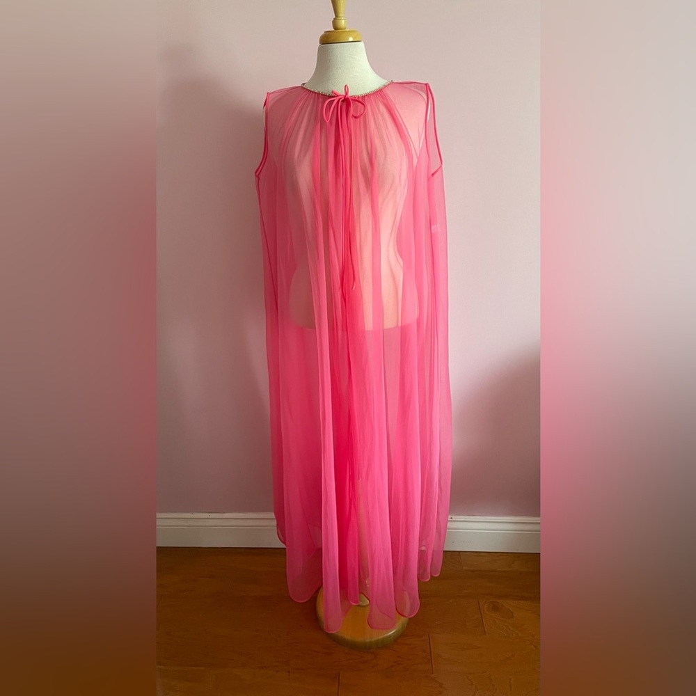 Host Pick ⚡️⚡️Glamourous Vintage Sheer Pink Peignoir